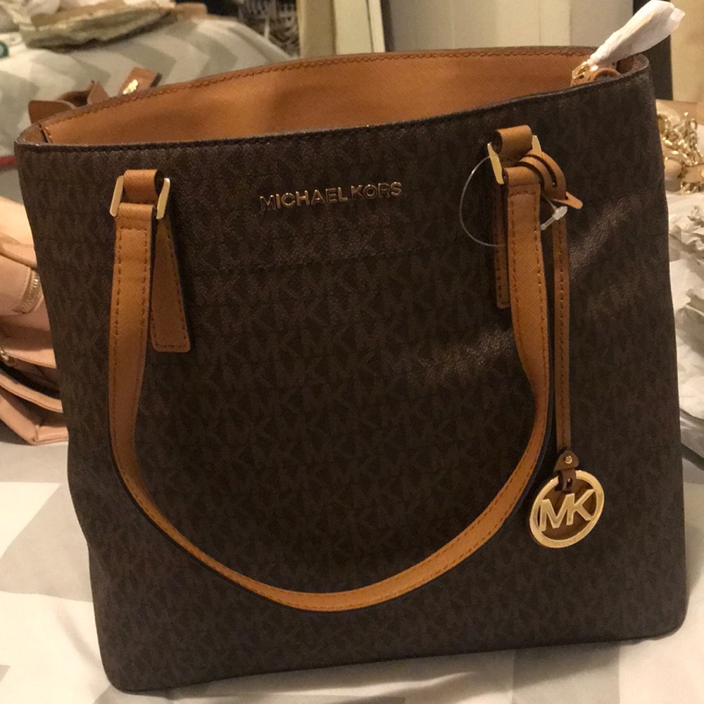 New Michael Kors Purse